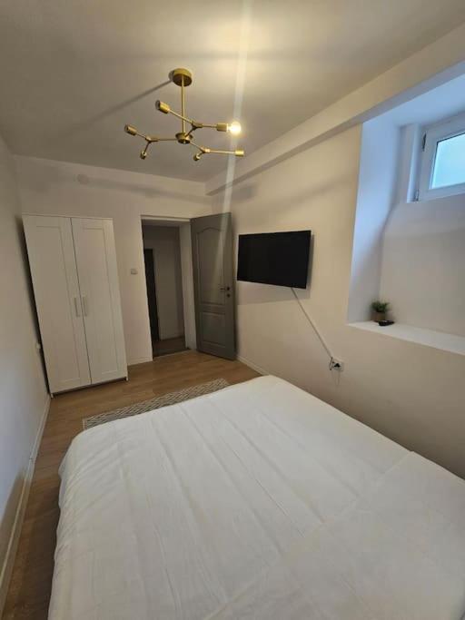 Heart Of City Center 4Br 2Bath 10 Pers Бухарест Екстер'єр фото