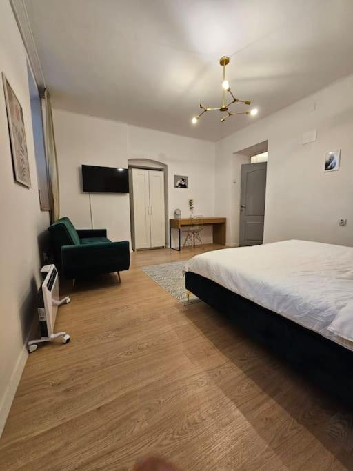 Heart Of City Center 4Br 2Bath 10 Pers Бухарест Екстер'єр фото